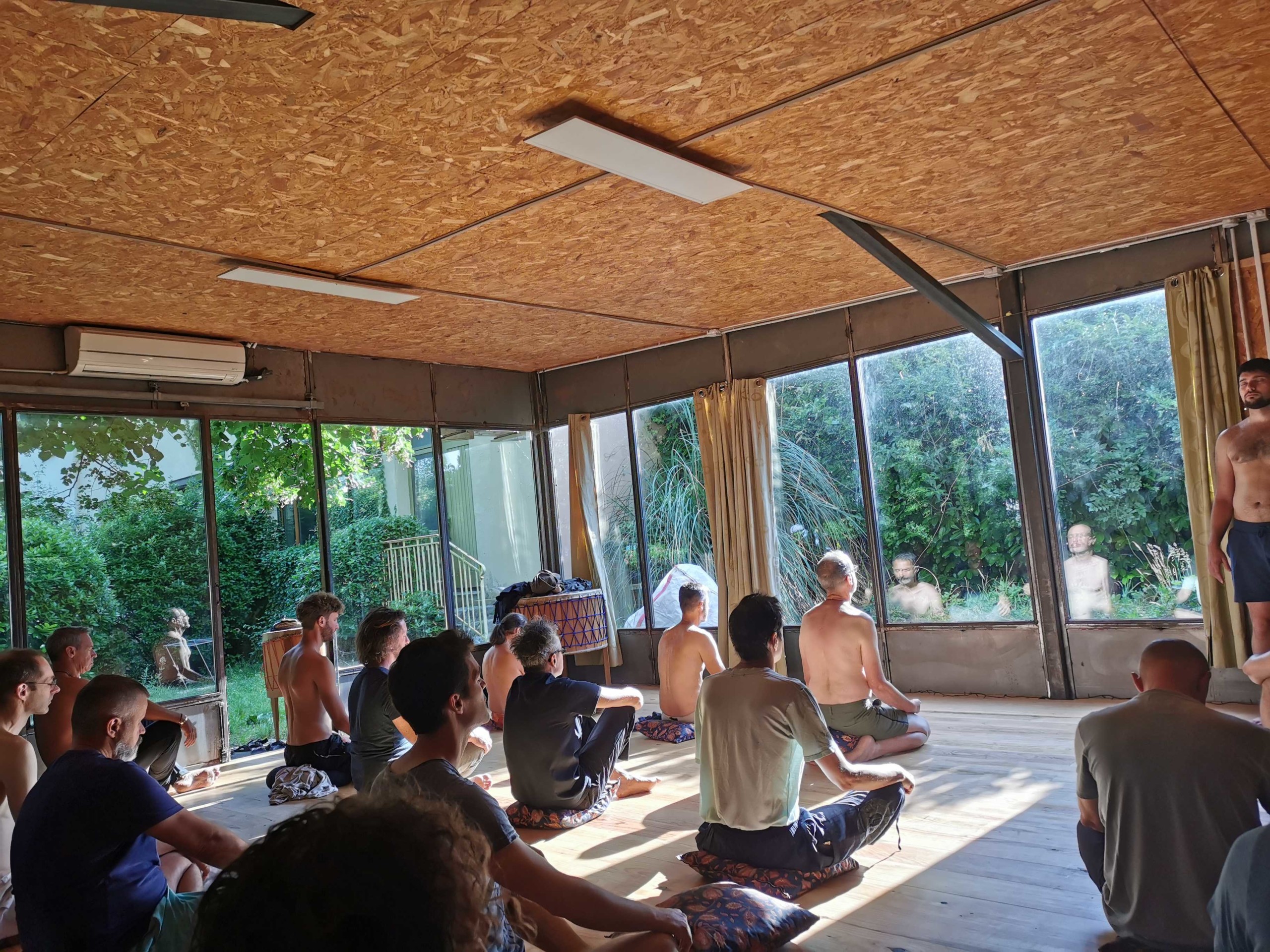 meditation-lors-du-stage-tantra-homme-3-avec-jean-marc-belanger-tantra-integral Méditation lors du stage Tantra Homme 3 avec Jean-Marc Belanger Tantra Intégral